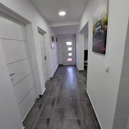 Vila Nejra1 Sa Bazenom Pula