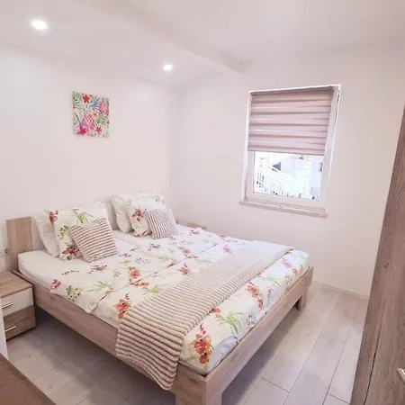 Vila Nejra1 Sa Bazenom Appartement Pula