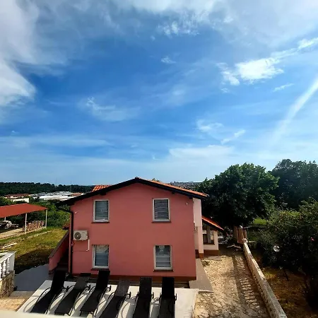 Apartment Vila Nejra1 Sa Bazenom Pula