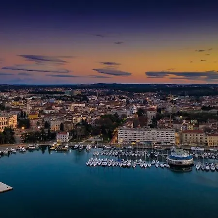Vila Nejra1 Sa Bazenom Pula