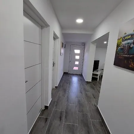 Vila Nejra1 Sa Bazenom * Pula