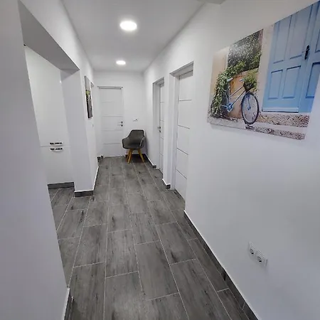 Apartment Vila Nejra1 Sa Bazenom