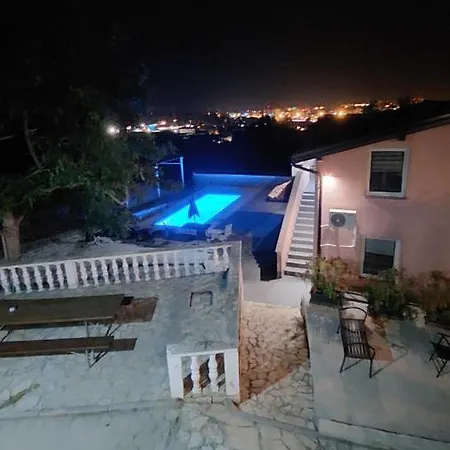 Vila Nejra1 Sa Bazenom *