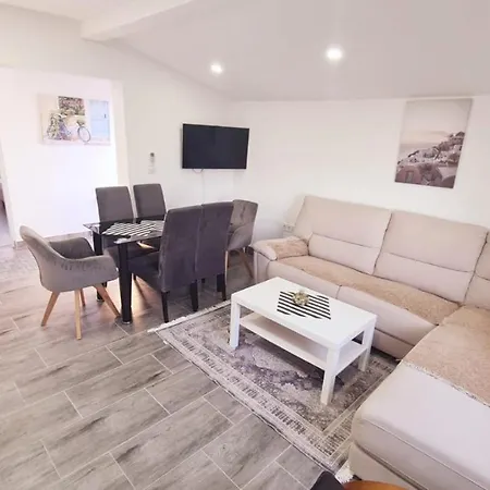 Apartment Vila Nejra1 Sa Bazenom Pula