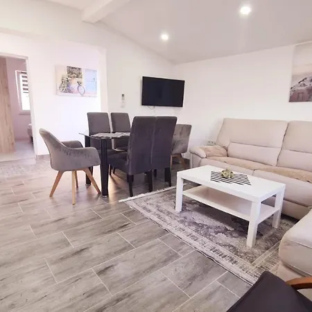 Vila Nejra1 Sa Bazenom